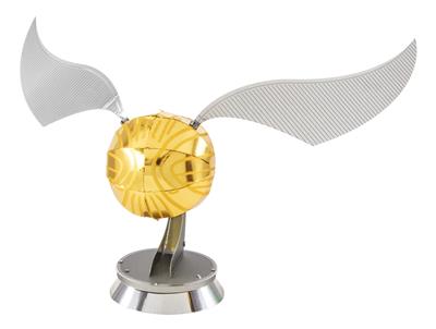MetalEarth: HARRY POTTER / VIF D'OR 12.5x8.6x7.1cm, maquette 3D en métal avec 2 feuilles, sur carte 12x17cm, 14+