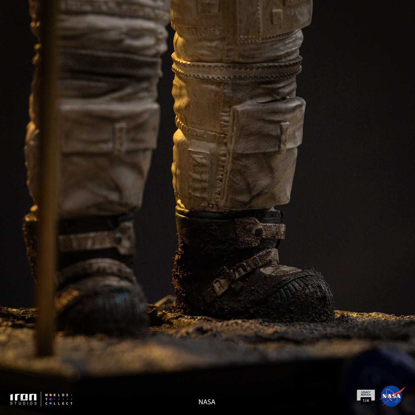 Apollo 11 Astronaut Statue - Nasa - Legacy Replica 1/4
