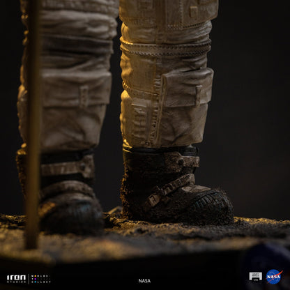 Apollo 11 Astronaut Statue - Nasa - Legacy Replica 1/4