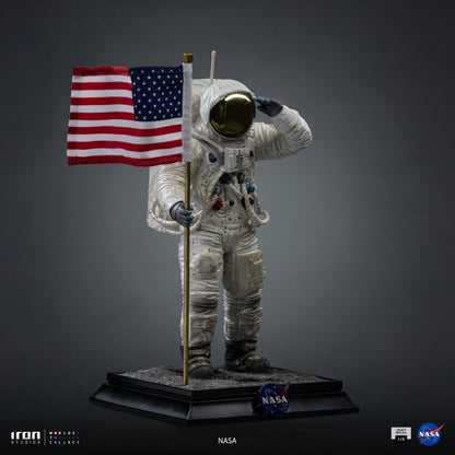 Apollo 11 Astronaut Statue - Nasa - Legacy Replica 1/4