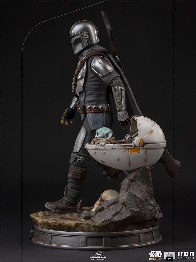 Statue The Mandalorian and The Child - Star Wars: The Mandalorian - Legacy Replica 1/4