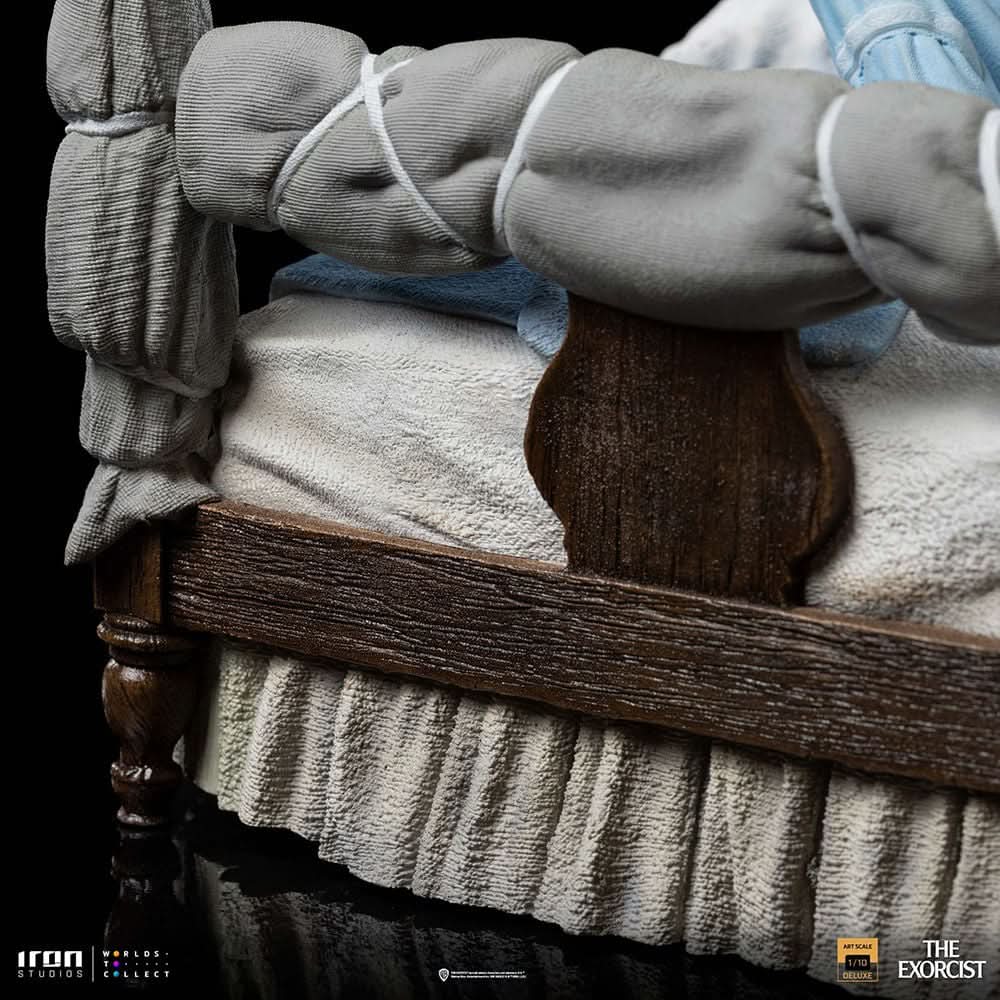 Possessed Regan McNeil Statue - The Exorcist - Art Scale 1/10