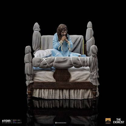 Possessed Regan McNeil Statue - The Exorcist - Art Scale 1/10