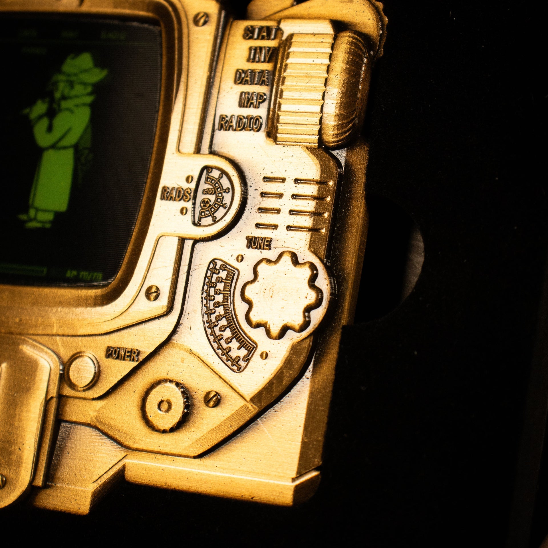 Objet collector Fallout - Pip-Boy Lenticular Ingot – Mysterious Stranger VariantLObjet collector Fallout - Pip-Boy Lenticular Ingot – Mysterious Stranger VariantiObjet collector Fallout - Pip-Boy Lenticular Ingot – Mysterious Stranger VariantnObjet collector Fallout - Pip-Boy Lenticular Ingot – Mysterious Stranger VariantgObjet collector Fallout - Pip-Boy Lenticular Ingot – Mysterious Stranger VariantoObjet collector Fallout - Pip-Boy Lenticular Ingot – Mysterious Stranger VarianttObjet collector Fallout - 