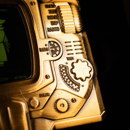 Objet collector Fallout - Pip-Boy Lenticular Ingot – Mysterious Stranger VariantLObjet collector Fallout - Pip-Boy Lenticular Ingot – Mysterious Stranger VariantiObjet collector Fallout - Pip-Boy Lenticular Ingot – Mysterious Stranger VariantnObjet collector Fallout - Pip-Boy Lenticular Ingot – Mysterious Stranger VariantgObjet collector Fallout - Pip-Boy Lenticular Ingot – Mysterious Stranger VariantoObjet collector Fallout - Pip-Boy Lenticular Ingot – Mysterious Stranger VarianttObjet collector Fallout - 