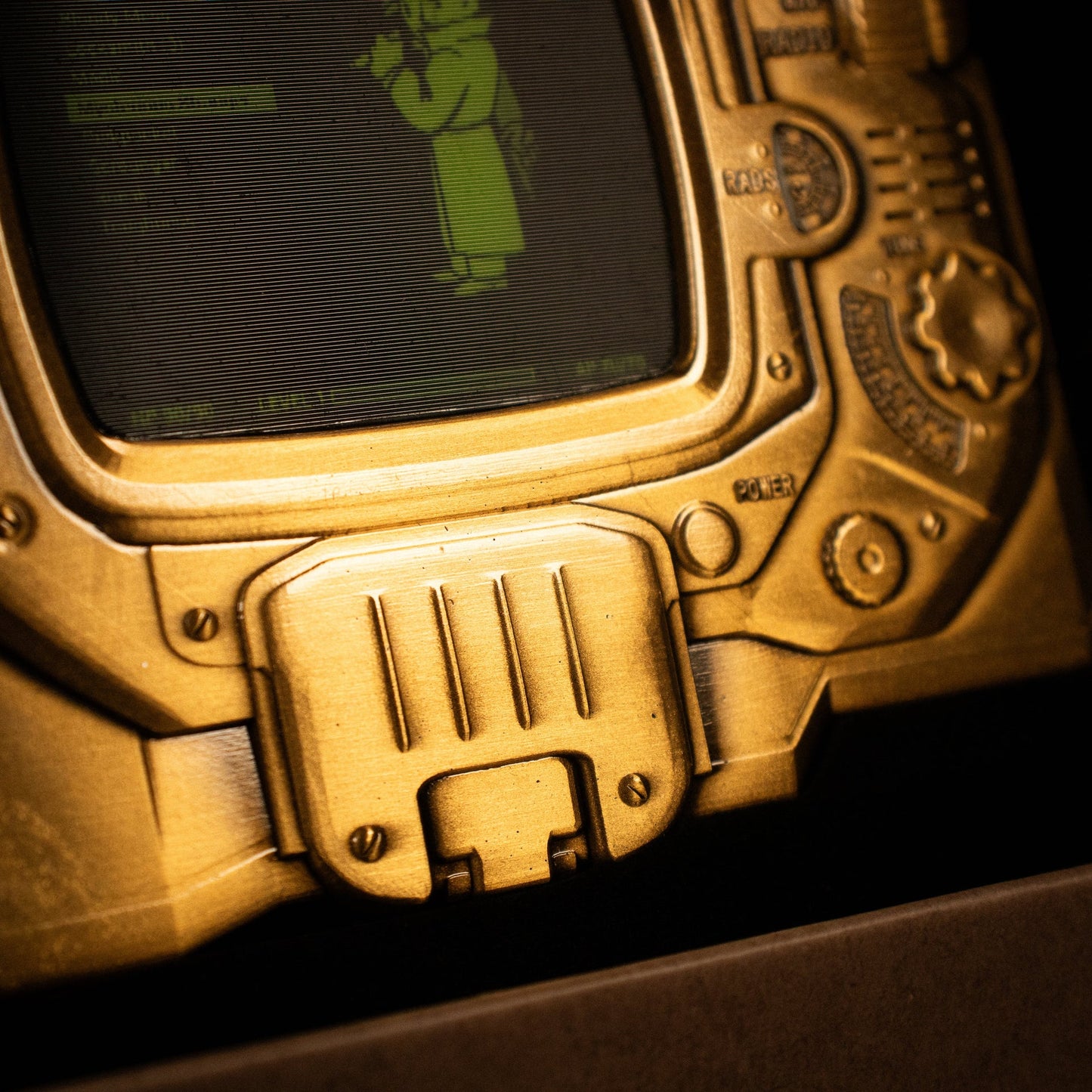 Objet collector Fallout - Pip-Boy Lenticular Ingot – Mysterious Stranger VariantLObjet collector Fallout - Pip-Boy Lenticular Ingot – Mysterious Stranger VariantiObjet collector Fallout - Pip-Boy Lenticular Ingot – Mysterious Stranger VariantnObjet collector Fallout - Pip-Boy Lenticular Ingot – Mysterious Stranger VariantgObjet collector Fallout - Pip-Boy Lenticular Ingot – Mysterious Stranger VariantoObjet collector Fallout - Pip-Boy Lenticular Ingot – Mysterious Stranger VarianttObjet collector Fallout - 