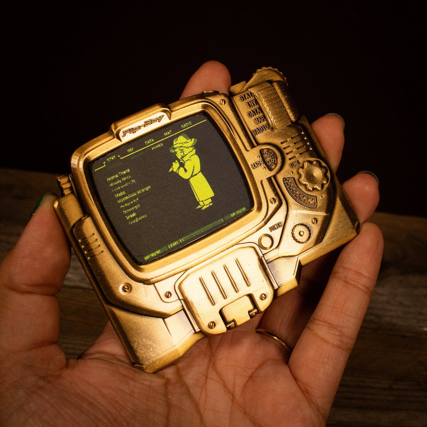 Objet collector Fallout - Pip-Boy Lenticular Ingot – Mysterious Stranger VariantLObjet collector Fallout - Pip-Boy Lenticular Ingot – Mysterious Stranger VariantiObjet collector Fallout - Pip-Boy Lenticular Ingot – Mysterious Stranger VariantnObjet collector Fallout - Pip-Boy Lenticular Ingot – Mysterious Stranger VariantgObjet collector Fallout - Pip-Boy Lenticular Ingot – Mysterious Stranger VariantoObjet collector Fallout - Pip-Boy Lenticular Ingot – Mysterious Stranger VarianttObjet collector Fallout - 