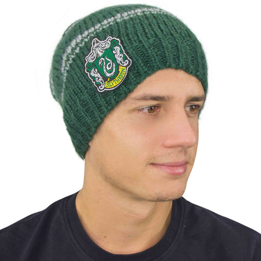 *Schlaksige Slytherin-Mütze