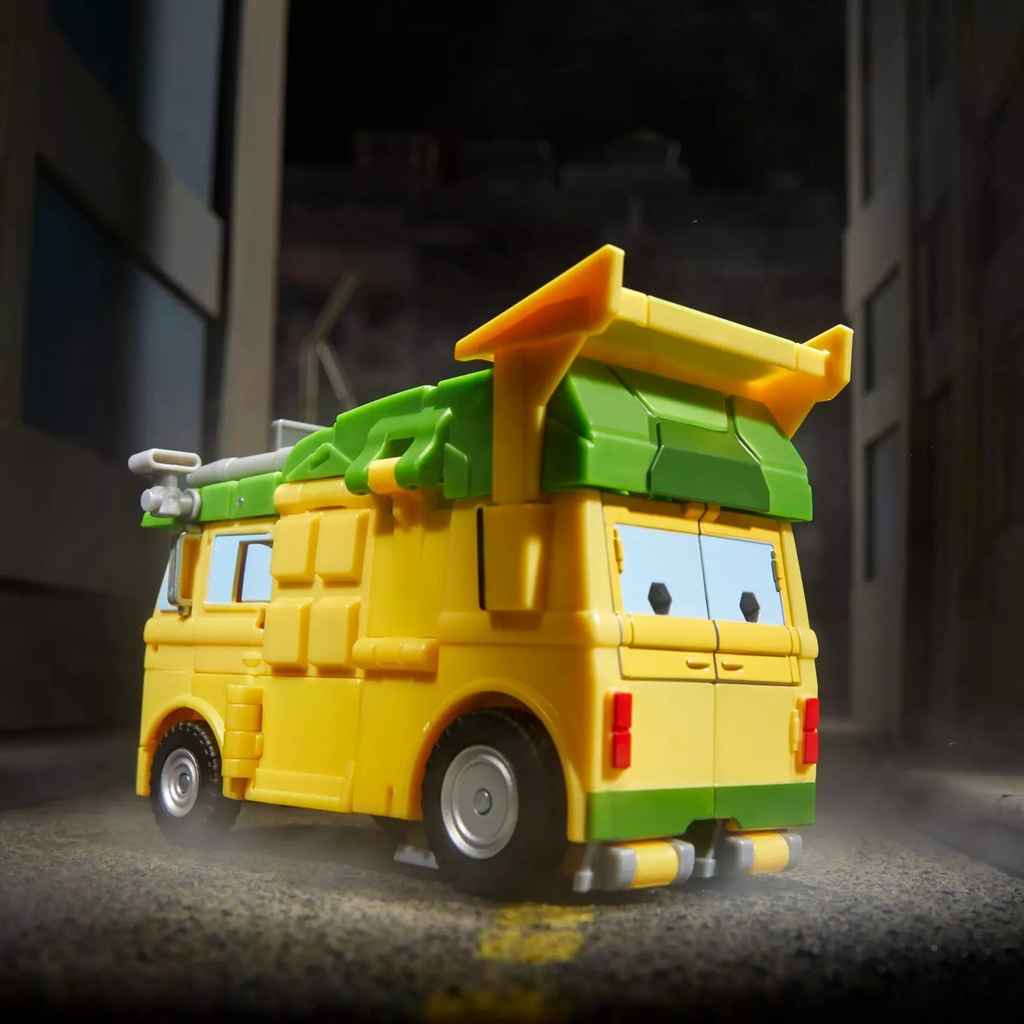 Transformers Collaborative Teenage Mutant Ninja Turtles x Transformers Party Wallop