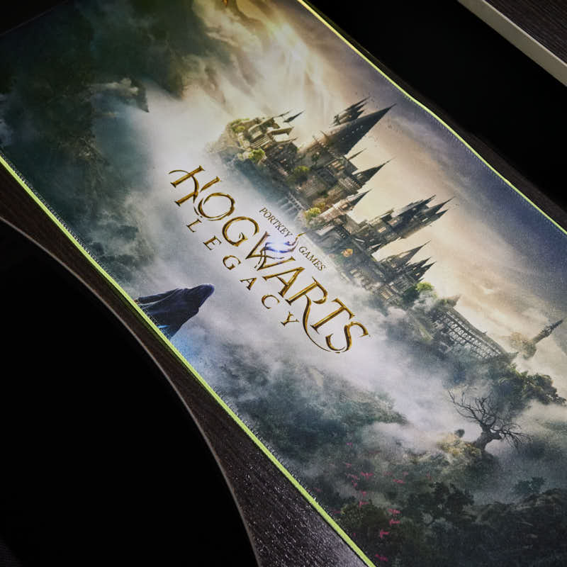 Hogwarts Legacy – Übergroße Gaming-Matte & Mobiles Ladegerät