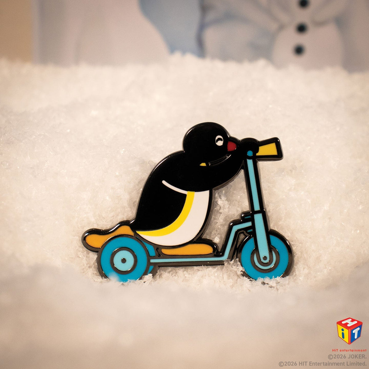 Display de 12 blind boxes Pingu - pin’s mystère - mise en situation 11