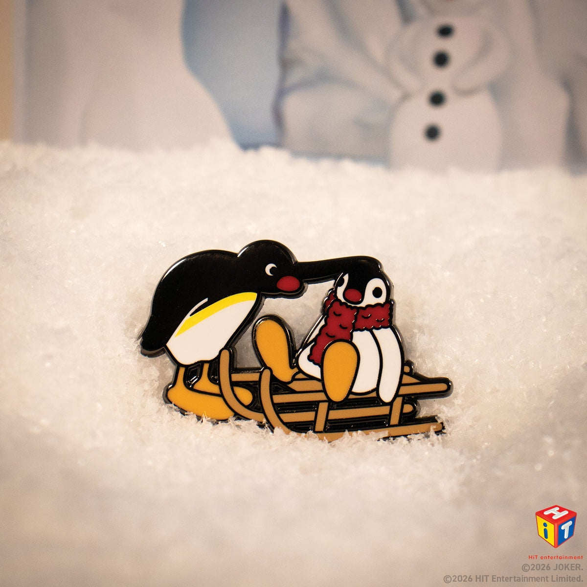 Display de 12 blind boxes Pingu - pin’s mystère - mise en situation 6