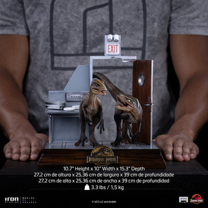 Statue Raptors an der Küchentür – Jurassic Park – Art Scale 1/10 – Jurassic World
