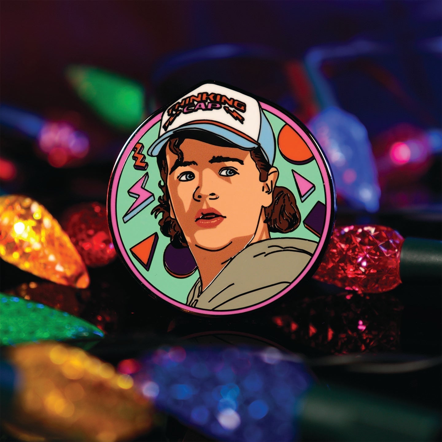 Display de 12 blind boxes Stranger Things - pin’s mystère - mise en situation 3
