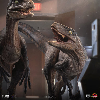 Statue Raptors an der Küchentür – Jurassic Park – Art Scale 1/10 – Jurassic World