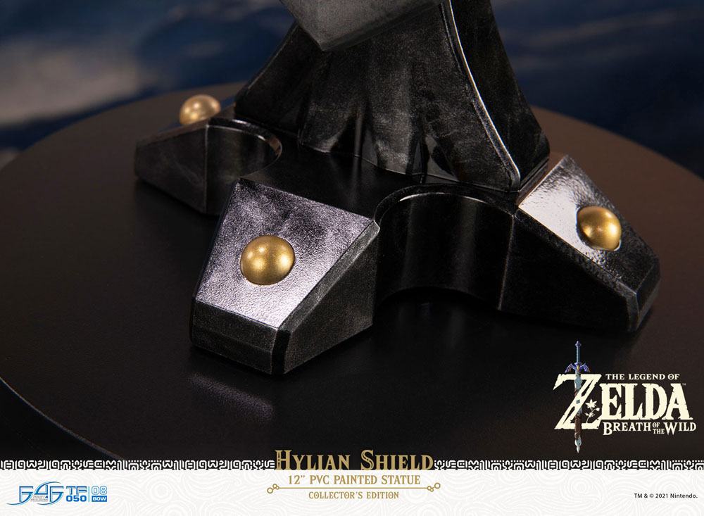 The Legend of Zelda: Breath of the Wild Statue - Hylian Shield Collector's Edition