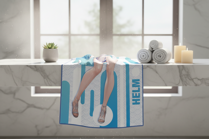 Badetuch „Göttin des Sieges“: Nikke – Helm Ver. 01